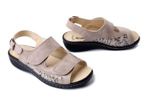 DR. BRINKMANN 710220-08 beige, sandały damskie. Brązowe sandały Dr. Brinkmann, bez wzorów, ze skóry, bez obcasa, bez zapięcia. Za 347,92 zł.