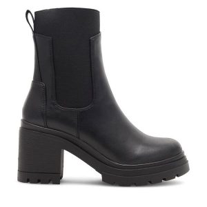 Botki DeeZee. Czarne botki DeeZee, bez wzorów, bez obcasa, na słupku, bez zapięcia. Za 89,99 zł.