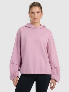 4F Bluza dresowa nierozpinana z kapturem damska - różowa S. Czerwone bluzy 4f, s, bez wzorów, z dresówki, z kapturem. W wyprzedaży za 149,99 zł.