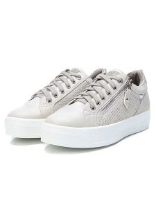 Xti Sneakersy w kolorze kremowym rozmiar: 38. Brązowe trampki Xti, bez wzorów, z materiału, bez zapięcia. Za 56,39 zł.