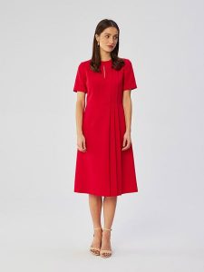 Stylove Sukienka w kolorze czerwonym rozmiar: L. Czerwone sukienki Stylove, na co dzień, l, bez wzorów, bez kołnierzyka, bez ramiączek, midi, proste. Za 136,13 zł.