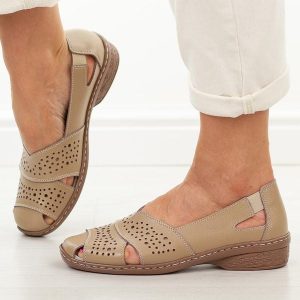 Beżowe ażurowe skórzane półbuty damskie Vinceza 66928. Brązowe półbuty VINCEZA, na lato, z aplikacjami, z jeansu, z okrągłym noskiem, bez obcasa, na płaskiej podeszwie, bez zapięcia. Za 199,00 zł.