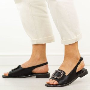 Czarne płaskie sandały damskie Potocki 43340. Czarne sandały POTOCKI, z aplikacjami, z materiału, bez obcasa, na płaskiej podeszwie, bez zapięcia. Za 149,00 zł.