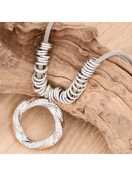 MENTHE À L'O Naszyjnik z elementem ozdobnym - dł. 70 cm rozmiar: onesize. Szare naszyjniki MENTHE À L'O, z kryształem. Za 134,85 zł.