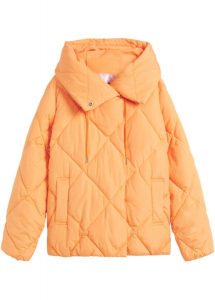 Kurtka pikowana z kapturem. Czarne kurtki bonprix, bez wzorów, z kapturem. Za 249,99 zł.