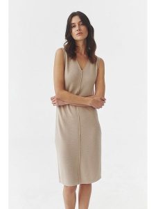 TATUUM Sukienka dzianinowa w kolorze beżowym rozmiar: S. Brązowe sukienki Tatuum, na co dzień, s, bez wzorów, z dzianiny, bez kołnierzyka, bez ramiączek, midi, proste. Za 113,63 zł.