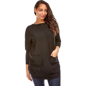 Sweter w kolorze czarnym. Czarne swetry oversize marki Cashmere Curve, z kaszmiru, z okrągłym kołnierzem. W wyprzedaży za 129,95 zł.