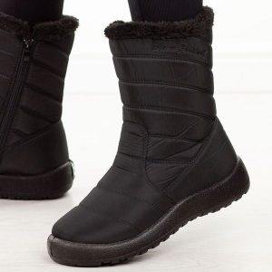 Czarne zimowe wodoodporne śniegowce damskie Jezzi 74839. Czarne buty zimowe Jezzi, z jeansu, bez obcasa, na płaskiej podeszwie, bez zapięcia. Za 149,00 zł.