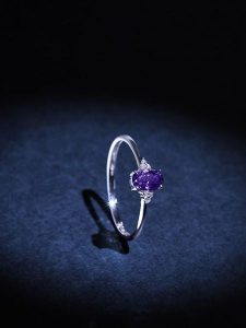 Maison héritage PARIS Złoty pierścionek "Mady" z diamentami i ametystem rozmiar: 58. Szare pierścionki Maison héritage PARIS, z ametystem, złote. Za 1 196,99 zł.