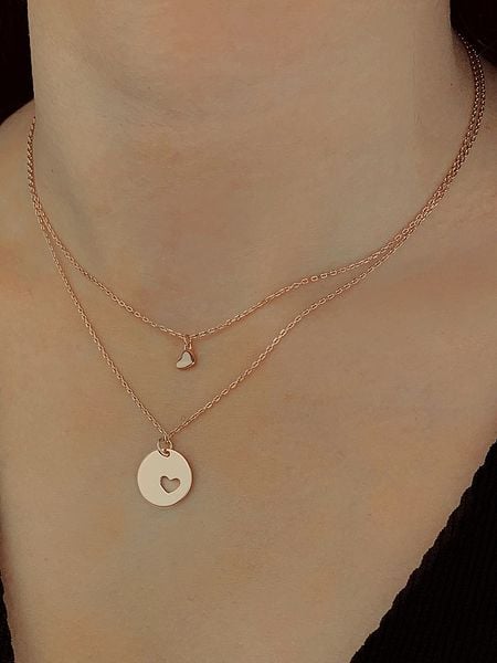 Les Petites Précieuses Pozłacany naszyjnik z zawieszką - dł. 39 cm rozmiar: onesize. Czerwone naszyjniki Les Petites Précieuses, pozłacane. Za 165,71 zł.