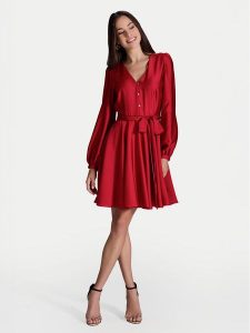 Swing Sukienka koktajlowa 5AI13900 Czerwony Regular Fit. Czerwone kombinezony Swing, bez wzorów, z syntetyku, wizytowe, bez kołnierzyka, bez ramiączek. Za 419,99 zł.