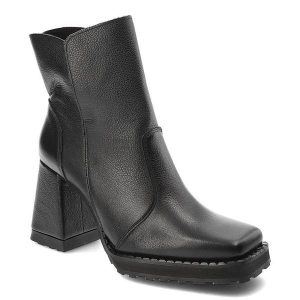 Czarne Botki Exquisite Modne Skórzane Buty Na Obcasie. Czarne botki Exquisite, bez wzorów, ze skóry, bez obcasa, na obcasie, bez zapięcia. Za 369,00 zł.