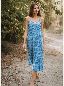 Isla Bonita by SIGRIS Sukienka w kolorze niebieskim rozmiar: onesize. Niebieskie sukienki Isla Bonita by SIGRIS, na co dzień, bez wzorów, z bawełny, bez kołnierzyka, bez ramiączek, maxi, proste. Za 28,24 zł.