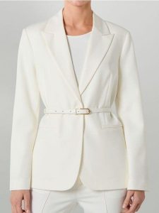 Żakiet jednorzędowy z paskiem - biały. Białe marynarki i żakiety Sinsay, l, bez wzorów. Za 79,99 zł.