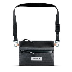 Saszetka na szyję Heimplanet Carry Essentials. Szare nerki i saszetki HEIMPLANET, bez wzorów, z materiału. Za 228,50 zł.