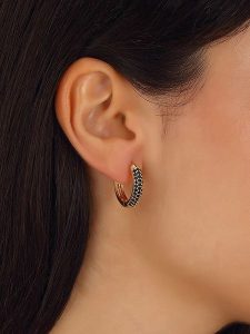 Nakkash Pozłacane kolczyki-kreole z cyrkoniami rozmiar: onesize. Żółte kolczyki Nakkash, z cyrkonią, pozłacane. Za 52,55 zł.