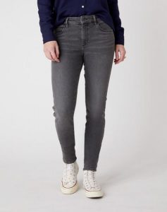SPODNIE DAMSKIE WRANGLER SKINNY TROUSER ON A BREAK W28KMA14J 112128316. Rurki Wrangler, z jeansu. Za 199,99 zł.
