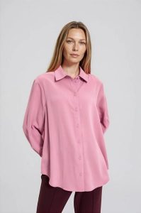 Koszula oversize różowa. Czerwone koszule MOODO, s, bez wzorów, z poliesteru, bez kołnierzyka, bez ramiączek. Za 109,99 zł.