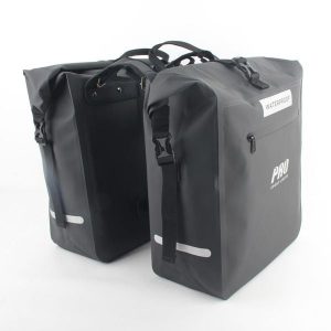 Podwójna torba rowerowa 56 litrów czarna z odblaskami wodoodporna. Czarne shopper bag PRO SPORT LIGHTS, bez wzorów, bez dodatków. Za 189,99 zł.