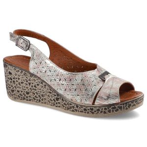 Kolorowe Sandały Lanqier Damskie Buty Na Lato. Czerwone sandały Lanqier, bez wzorów, ze skóry, bez obcasa, na koturnie, bez zapięcia. Za 159,00 zł.