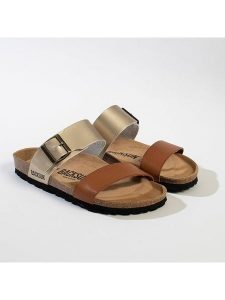 BACKSUN Klapki w kolorze złoto-jasnobrązowym rozmiar: 39. Brązowe klapki Backsun, bez wzorów, z materiału, z otwartym noskiem, bez obcasa. Za 130,99 zł.