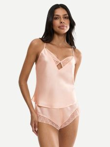 Triumph Piżama A Weekend To Remember 10225050 Beżowy Regular Fit. Brązowe piżamy Triumph, bez wzorów, z syntetyku, bez ramiączek. Za 189,99 zł.