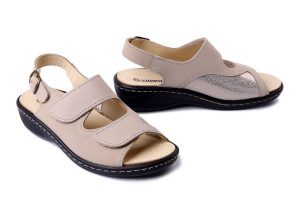 DR. BRINKMANN 710183-08 cream, sandały damskie. Brązowe sandały Dr. Brinkmann, bez wzorów, ze skóry, bez obcasa, bez zapięcia. Za 394,90 zł.