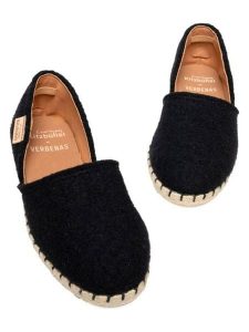 Living Kitzbühel Espadryle "Living Kitzbühel x Verbena" w kolorze czarnym rozmiar: 39. Czarne espadryle Living Kitzbühel, bez wzorów, bez obcasa. Za 134,95 zł.