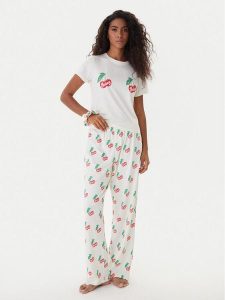 Juicy Couture Piżama JCLPJ225515 Écru Regular Fit. Piżamy Juicy Couture, bez wzorów, z syntetyku, bez ramiączek. Za 249,99 zł.