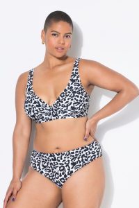 Damskie Figi od bikini wysoki stan wzór w panterkę. Białe figi Ulla Popken, bez wzorów, z elastanu. Za 91,99 zł.