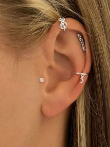 Les Favorites Srebrna nausznica rozmiar: onesize. Szare kolczyki Les Favorites, srebrne. Za 26,99 zł.