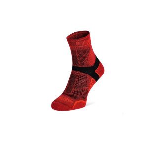 Skarpety biegowe Bridgedale Ultra Lt T2 Merino Sport 3/4 Crew. Czerwone skarpetki Bridgedale, bez wzorów, z elastanu. Za 82,99 zł.