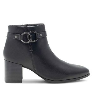 Botki Lasocki. Czarne botki Lasocki, bez wzorów, bez obcasa, na słupku, bez zapięcia. Za 167,99 zł.