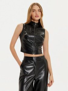 Guess Kamizelka Vixen W4PH0D WF8Q0 Czarny Regular Fit. Czarne kamizelki Guess, s, z aplikacjami, ze skóry, bez kołnierzyka, bez ramiączek, bez kaptura. Za 209,99 zł.
