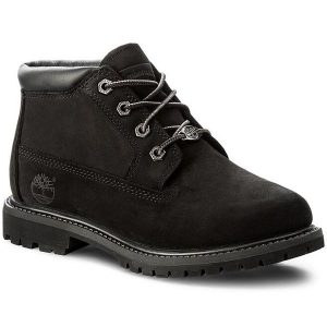 Trapery Timberland. Czarne buty zimowe Timberland, bez obcasa, bez zapięcia. Za 649,99 zł.