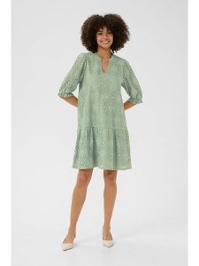CULTURE Sukienka w kolorze zielonym rozmiar: L. Zielone sukienki Culture, l, bez wzorów, bez kołnierzyka, bez ramiączek, midi. Za 118,56 zł.