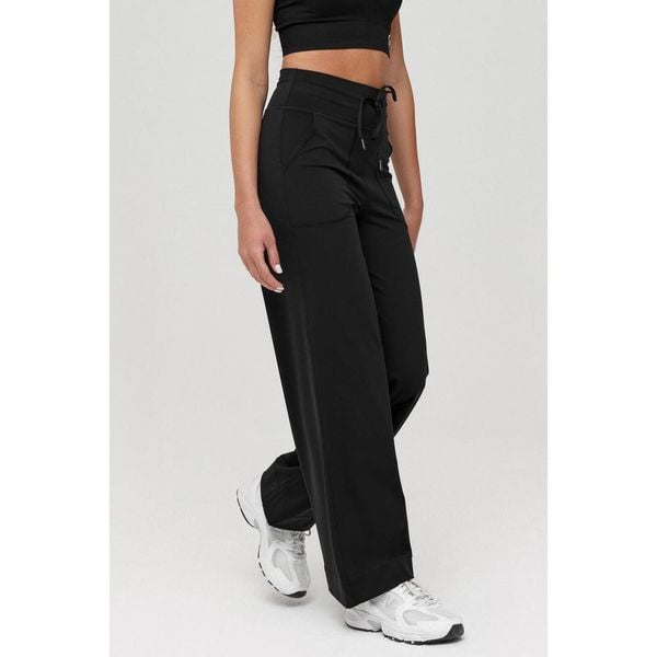 Damskie spodnie treningowe Rough Radical Carry. Czarne spodnie dresowe ROUGH RADICAL, bez wzorów. Za 169,90 zł.