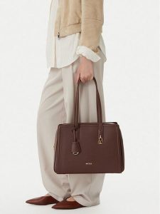 MEXX Torebka EO-MEXX-S-014-10 Brązowy ciemny. Brązowe torebki klasyczne Mexx, bez wzorów, ze skóry, bez dodatków. Za 329,99 zł.