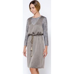Sukienka w kolorze khaki. Sukienki marki Far Far Fashion. W wyprzedaży za 114,95 zł.