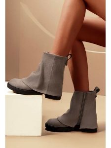 C'M Botki w kolorze khaki rozmiar: 37. Brązowe botki C'M, bez wzorów, bez obcasa, bez zapięcia. Za 130,99 zł.