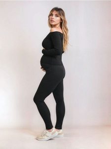 Legginsy MAMA - czarny. Czarne legginsy Sinsay, bez wzorów. W wyprzedaży za 24,99 zł.