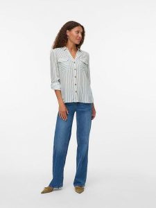 Vero Moda Koszula w kolorze biało-zielonym rozmiar: S. Białe koszule Vero Moda, s, bez wzorów, z wiskozy, bez kołnierzyka, bez ramiączek. Za 92,42 zł.