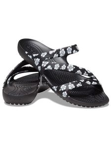 Crocs Klapki "Kadee II" w kolorze czarno-białym rozmiar: 37/38. Czarne klapki Crocs, bez wzorów, z otwartym noskiem, bez obcasa. Za 118,95 zł.