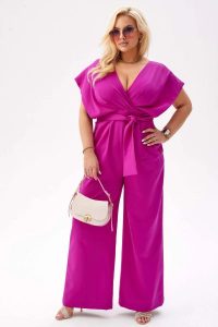 Elegancki kombinezon Valentina w energetycznym kolorze magenta PLUS SIZE XXL. Czerwone kombinezony Moda Size Plus Iwanek, plus size, bez wzorów, z elastanu, eleganckie, bez kołnierzyka, plus size, bez ramiączek, krótkie. Za 399,90 zł.