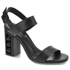 Czarne Sandały Venezia Eleganckie Buty Na Lato. Czarne sandały Venezia, bez wzorów, ze skóry, bez obcasa, na obcasie, bez zapięcia. Za 235,00 zł.