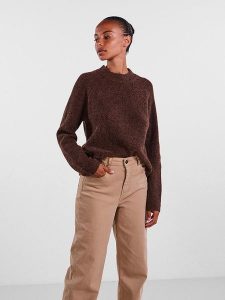 Pieces Sweter w kolorze brązowym rozmiar: S. Brązowe swetry oversize Pieces, s, bez wzorów, bez ramiączek. Za 84,45 zł.