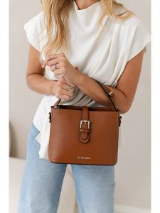 Lia Biassoni Skórzana torebka w kolorze jasnobrązowym - 25 x 20 x 12 cm rozmiar: onesize. Brązowe torebki klasyczne Lia Biassoni, bez wzorów, z materiału, przez ramię, bez dodatków. Za 260,99 zł.