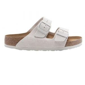 Klapki turystyczne damskie Birkenstock Arizona 1026817. Białe klapki Birkenstock, bez wzorów, z materiału, bez obcasa. Za 418,35 zł.