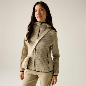 Damska Andreson Stretch Water-Resistlent Hybrid quilted Jacket. Białe kurtki Regatta, bez wzorów, z puchu, bez kaptura. W wyprzedaży za 229,99 zł.