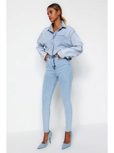 Trendyol Dżinsy - Skinny fit - w kolorze błękitnym rozmiar: 36. Niebieskie jeansy Trendyol, bez wzorów, z podwyższonym stanem. Za 91,99 zł.